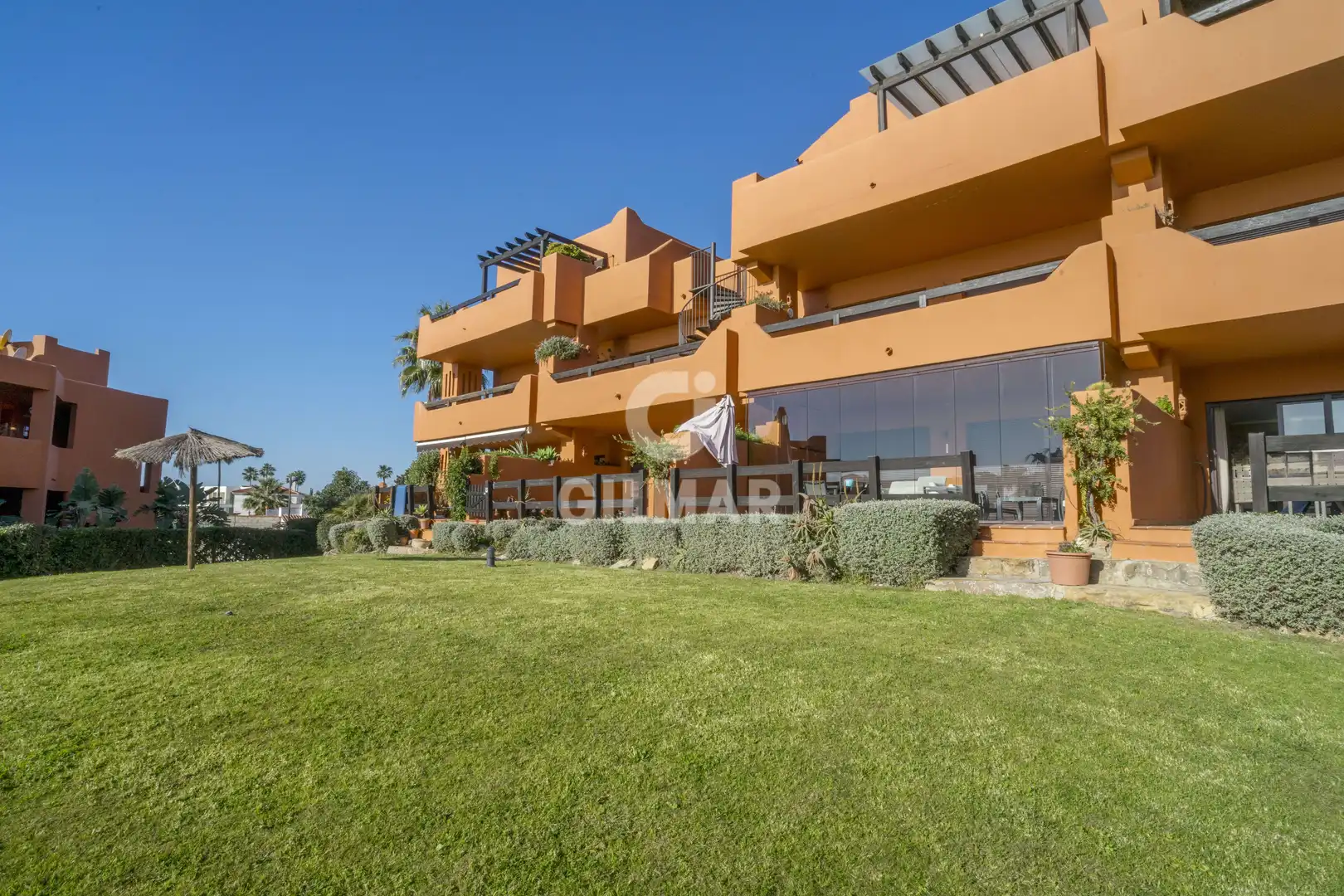 Jardí de Dúplex en venda en Estepona amb Calefacció, Jardí privat i Traster