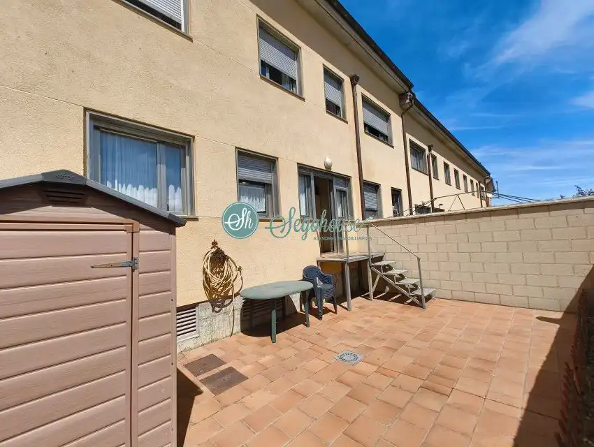 Vista exterior de Piso en venta en Torrecaballeros con Calefacción y Internet