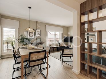 Apartment with lift to rent in Carrer de Calvet