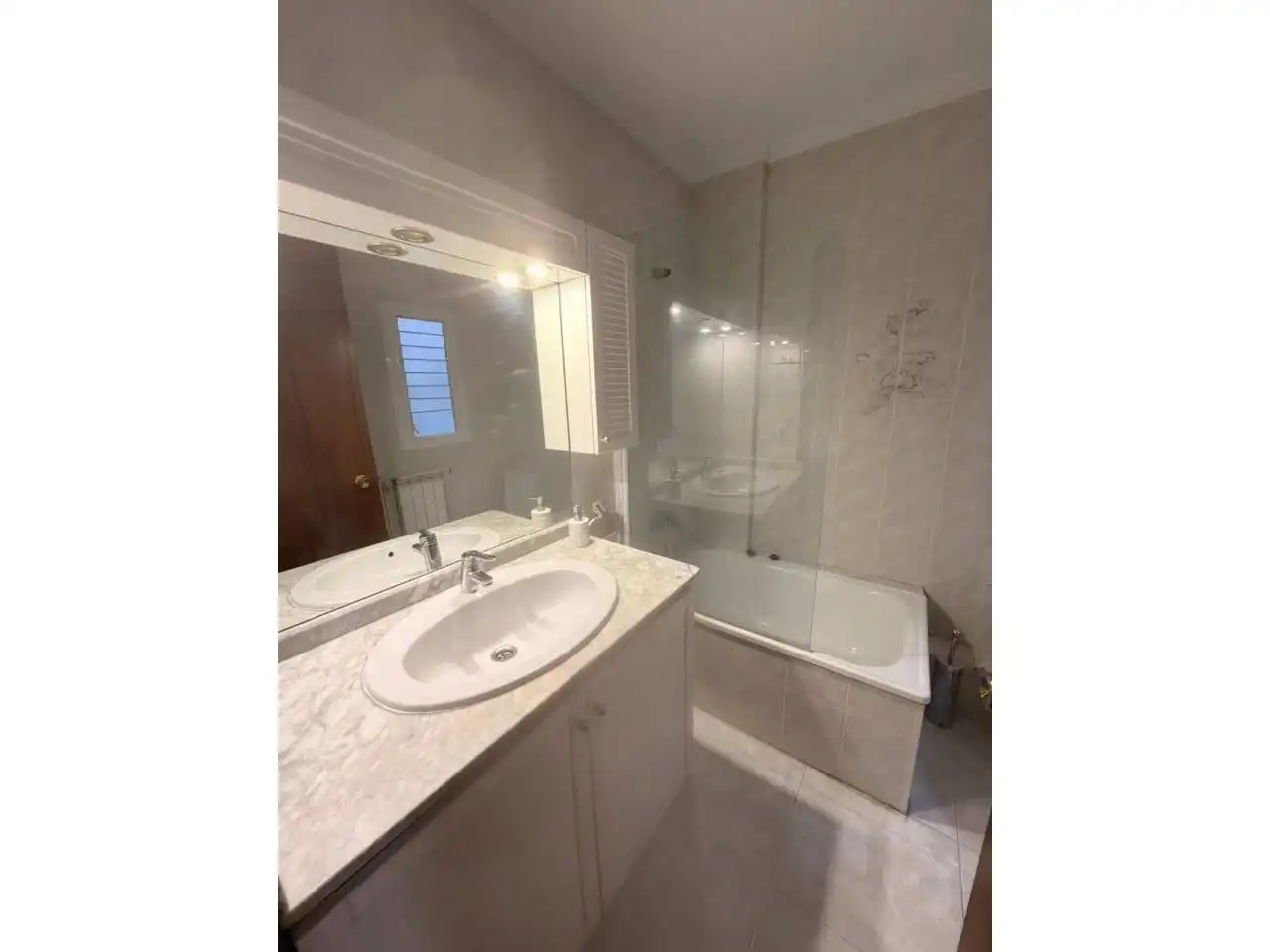 Badezimmer von Wohnung zum Verkauf in Manresa mit Heizung, Parkett und Terrasse