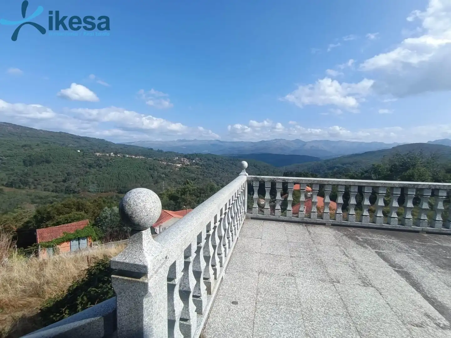 Terrassa de Casa o xalet en venda en Entrimo amb Jardí privat