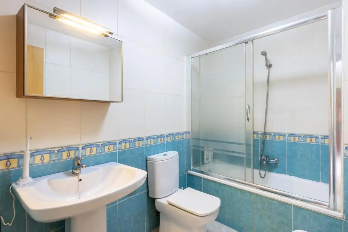 Badezimmer von Wohnung zum Verkauf in Montserrat mit Klimaanlage und Heizung