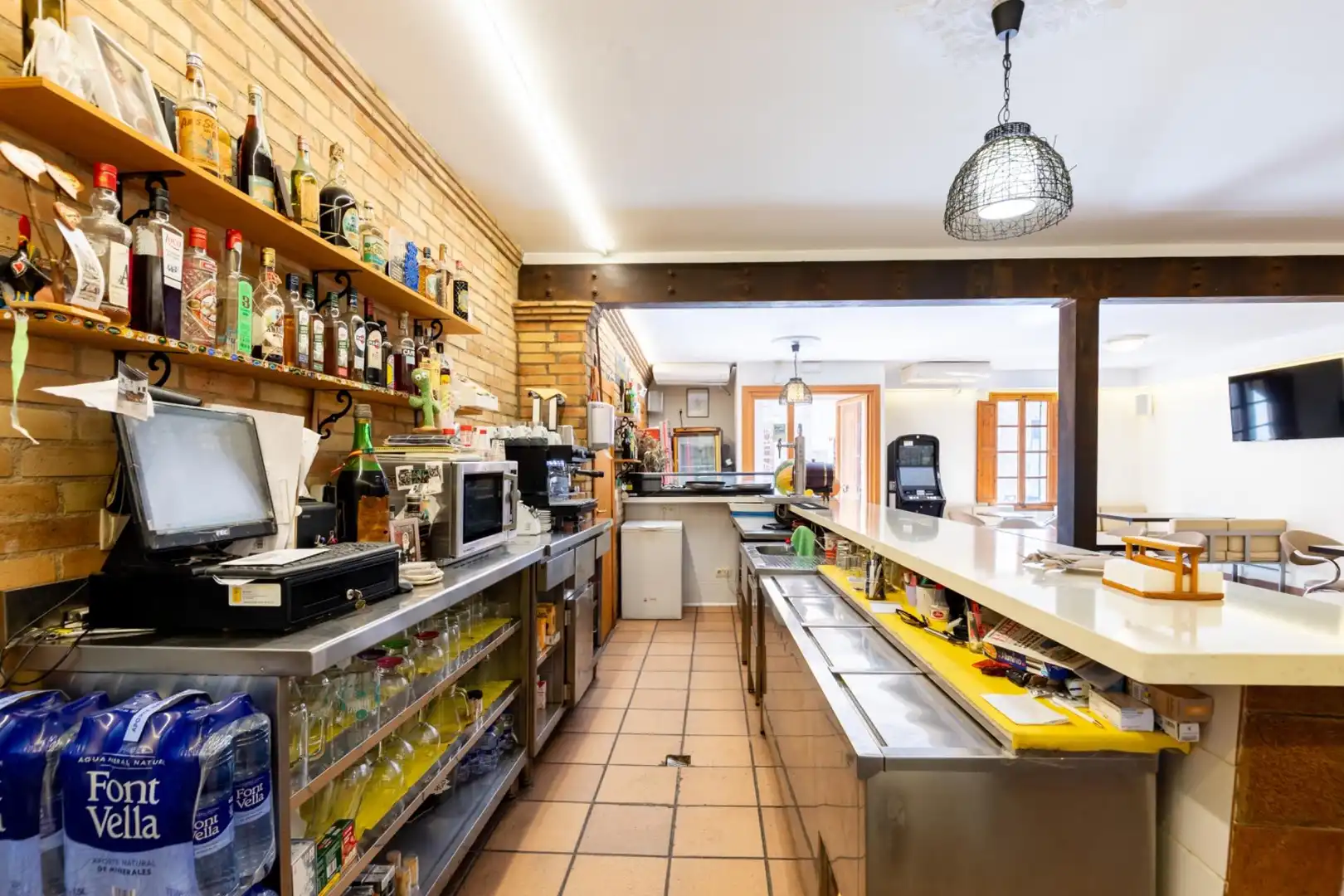 Local comercial en traspàs a Camí de N'Olesa, imagen 17