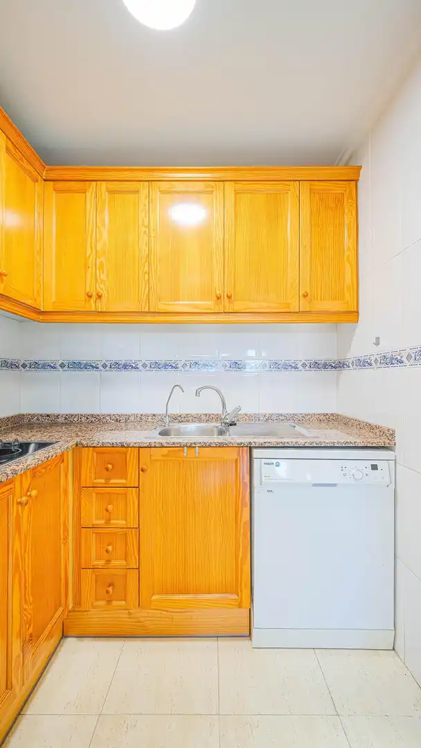 Cocina de Dúplex en venta en Torrevieja con Aire acondicionado, Jardín privado y Trastero