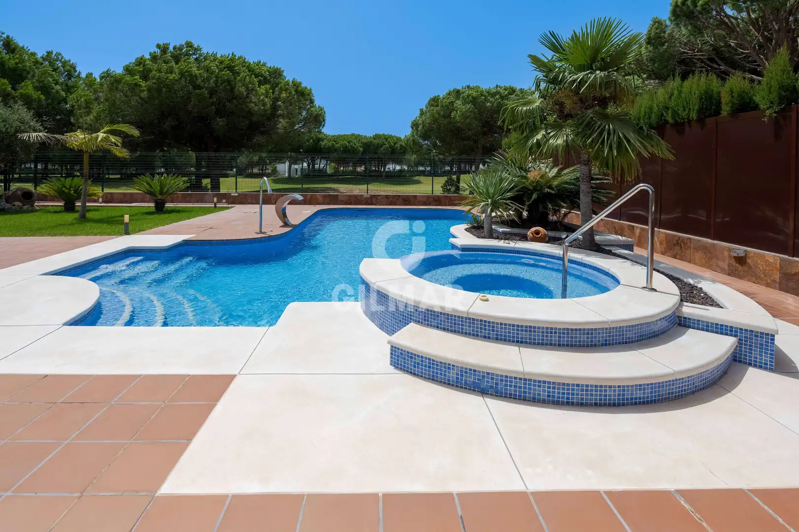 Piscina de Casa o xalet en venda en Chiclana de la Frontera amb Calefacció, Jardí privat i Piscina