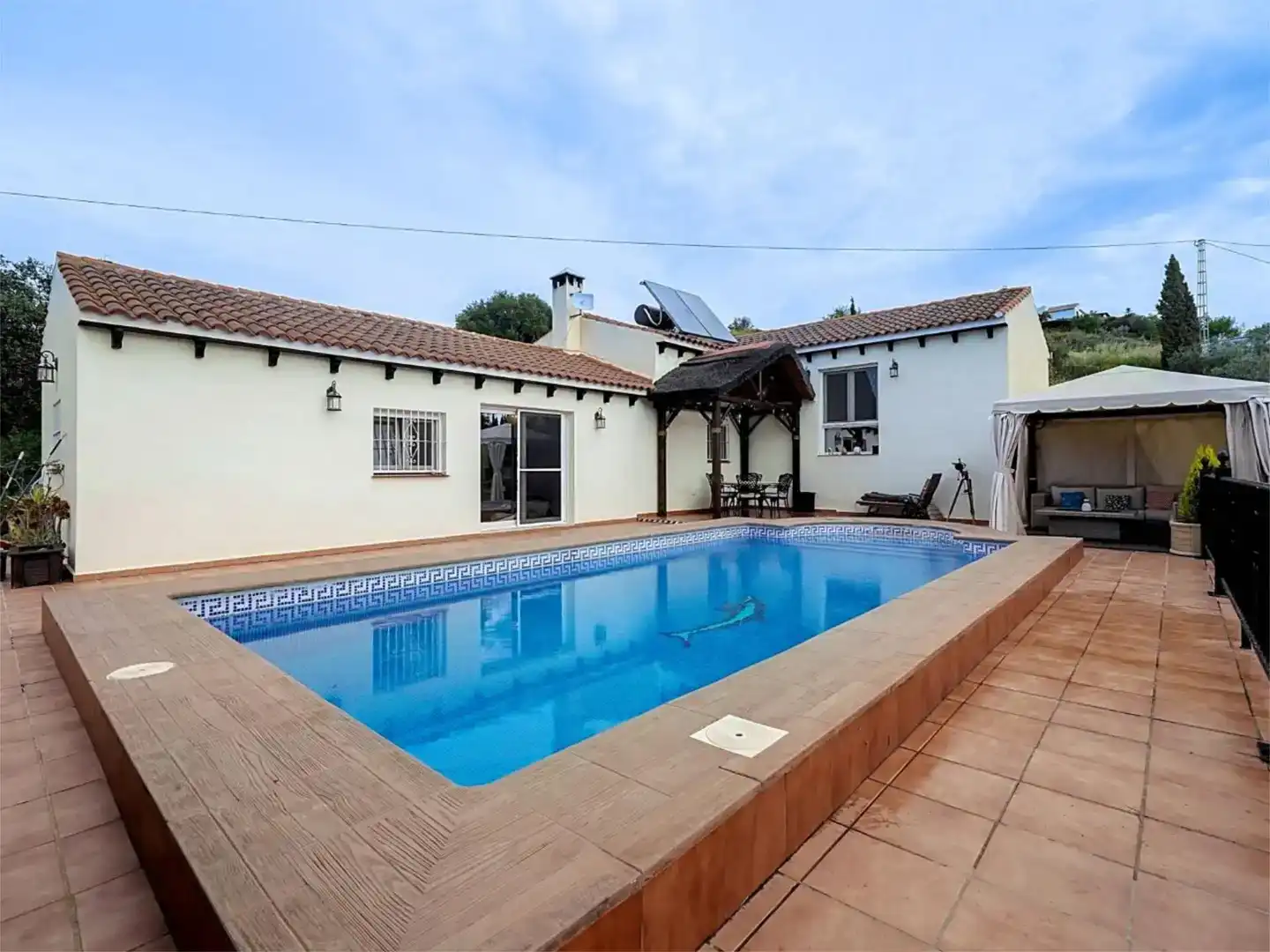 Schwimmbecken von Wohnung zum Verkauf in Coín mit Klimaanlage und Schwimmbad