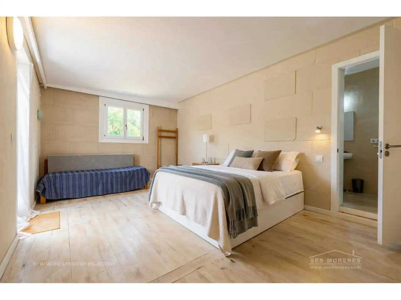 Dormitori de Finca rústica en venda en Ciutadella de Menorca amb Calefacció, Jardí privat i Terrassa