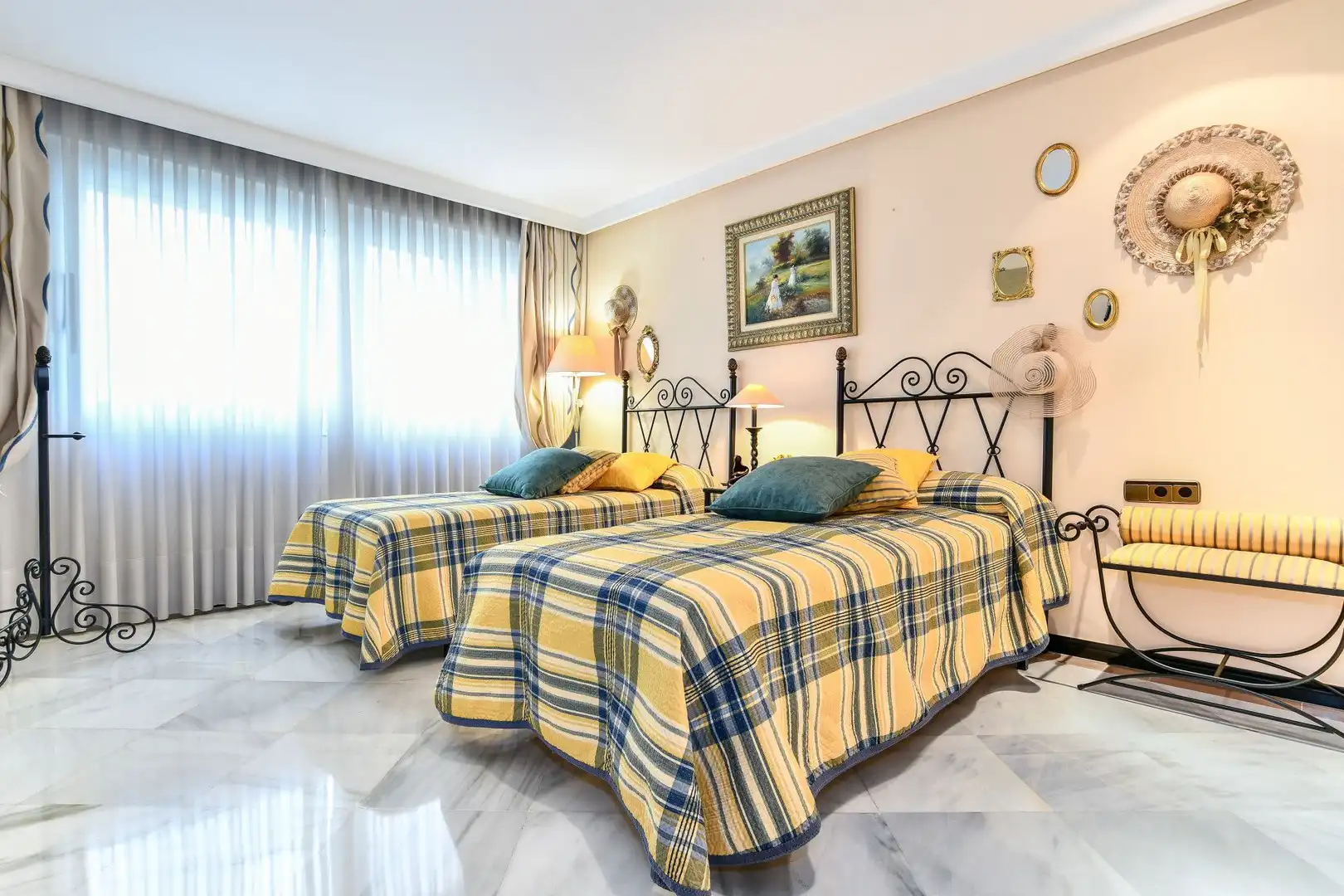 Dormitori de Apartament en venda en Marbella amb Aire condicionat, Terrassa i Piscina