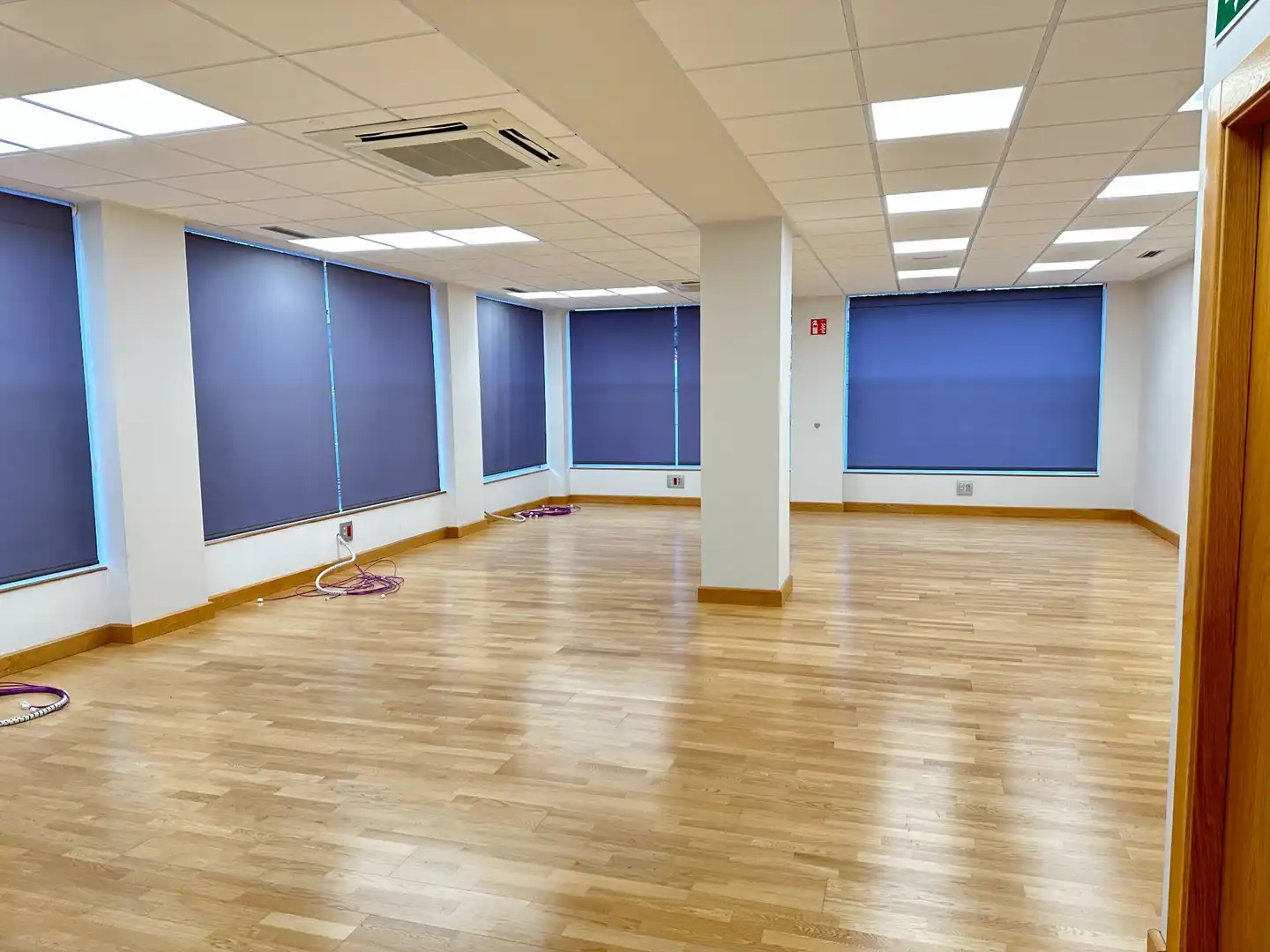 Office for rent in El Astillero  