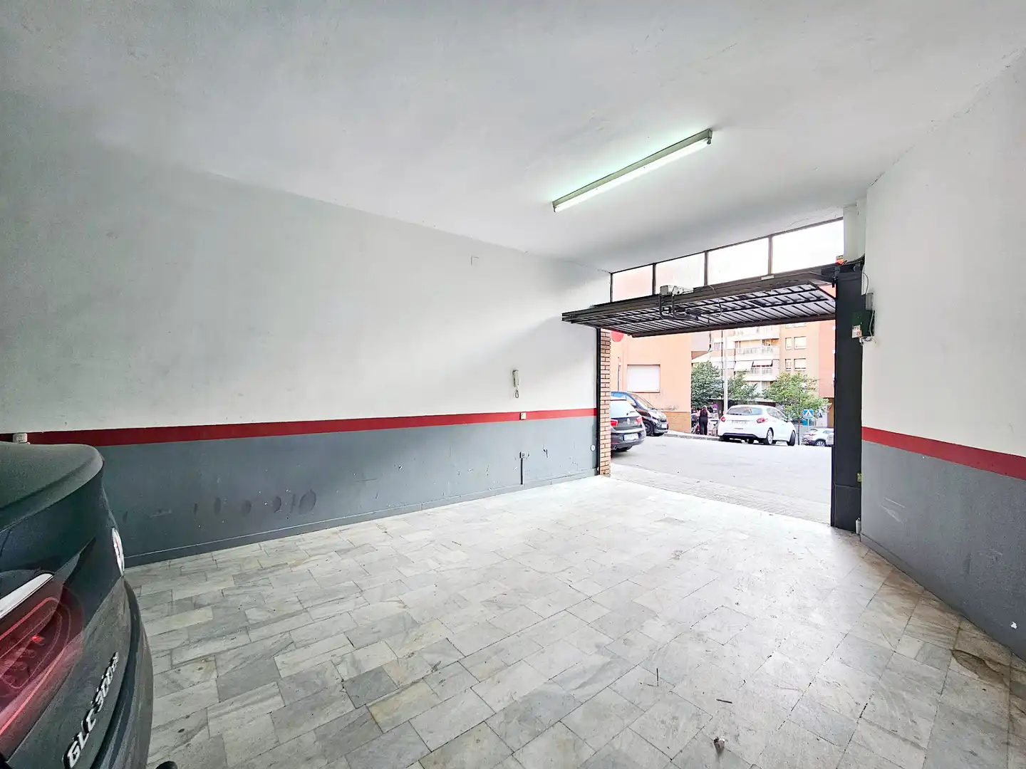 Aparcament de Casa adosada en venda en Granollers amb Aire condicionat, Calefacció i Jardí privat