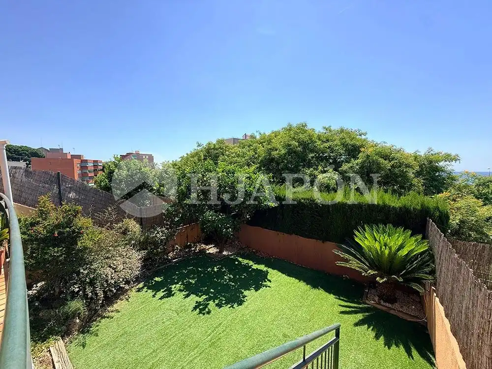 Jardín de Casa adosada en venta en El Masnou con Calefacción, Jardín privado y Terraza