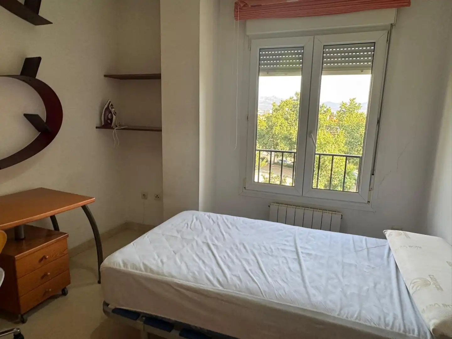 Dormitori de Pis en venda en Granada amb Aire condicionat, Calefacció i Moblat