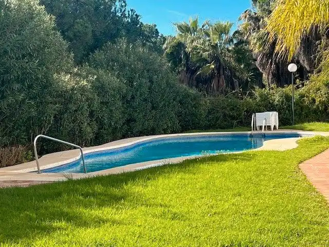 Piscina de Piso en venta en Marbella con Aire acondicionado, Jardín privado y Terraza