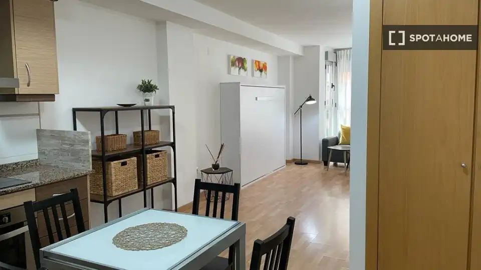 Sala d'estar de Pis de lloguer en Valencia amb Aire condicionat, Calefacció i Moblat