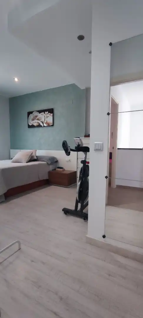 Dormitori de Casa adosada en venda en Benacazón amb Aire condicionat, Moblat i Internet