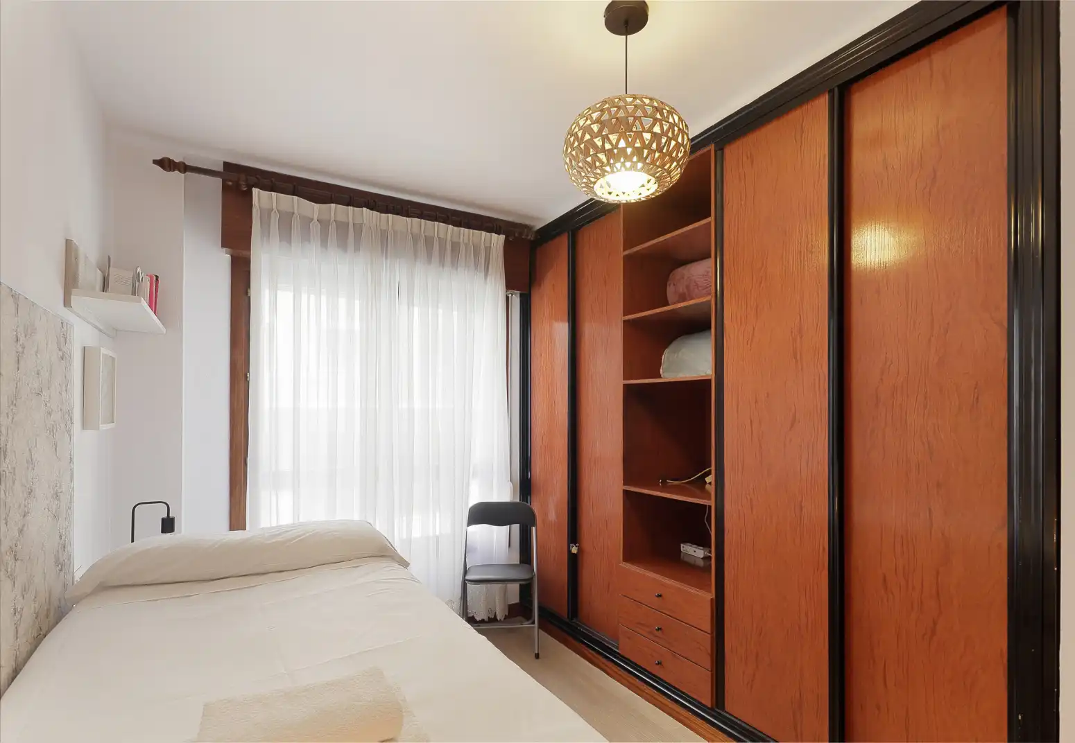 Habitación de Piso en venta en Gijón  con Calefacción, Trastero y Amueblado