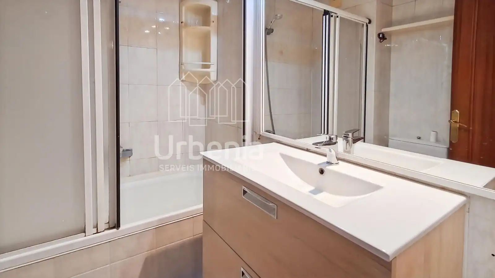 Baño de Piso en venta en Mataró con Calefacción y Terraza