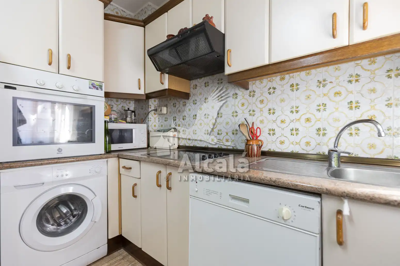 Cocina de Piso en venta en Alcalá de Henares con Calefacción, Jardín privado y Parquet