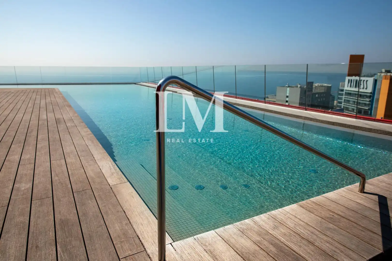 Swimming pool of Apartments for rent in Barcelona  with Air Conditioner, Private garden and Terrace
