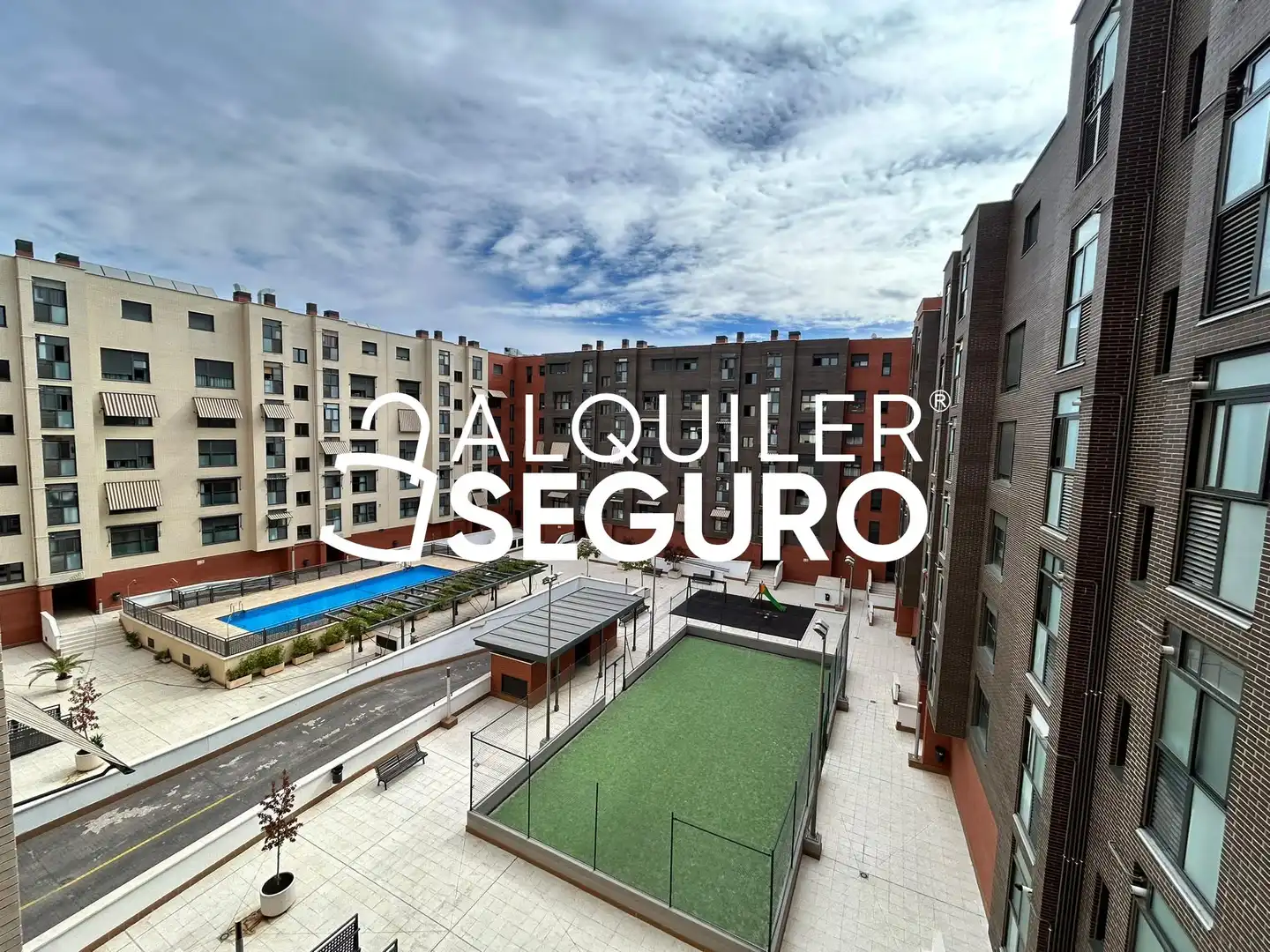 Pis de lloguer a Mar Mediterraneo, Urbanizaciones