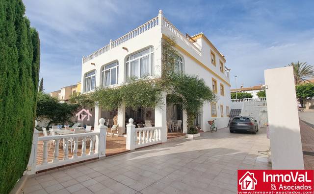 Casa-chalet en Venta en Las Marinas - Pueblo Laguna