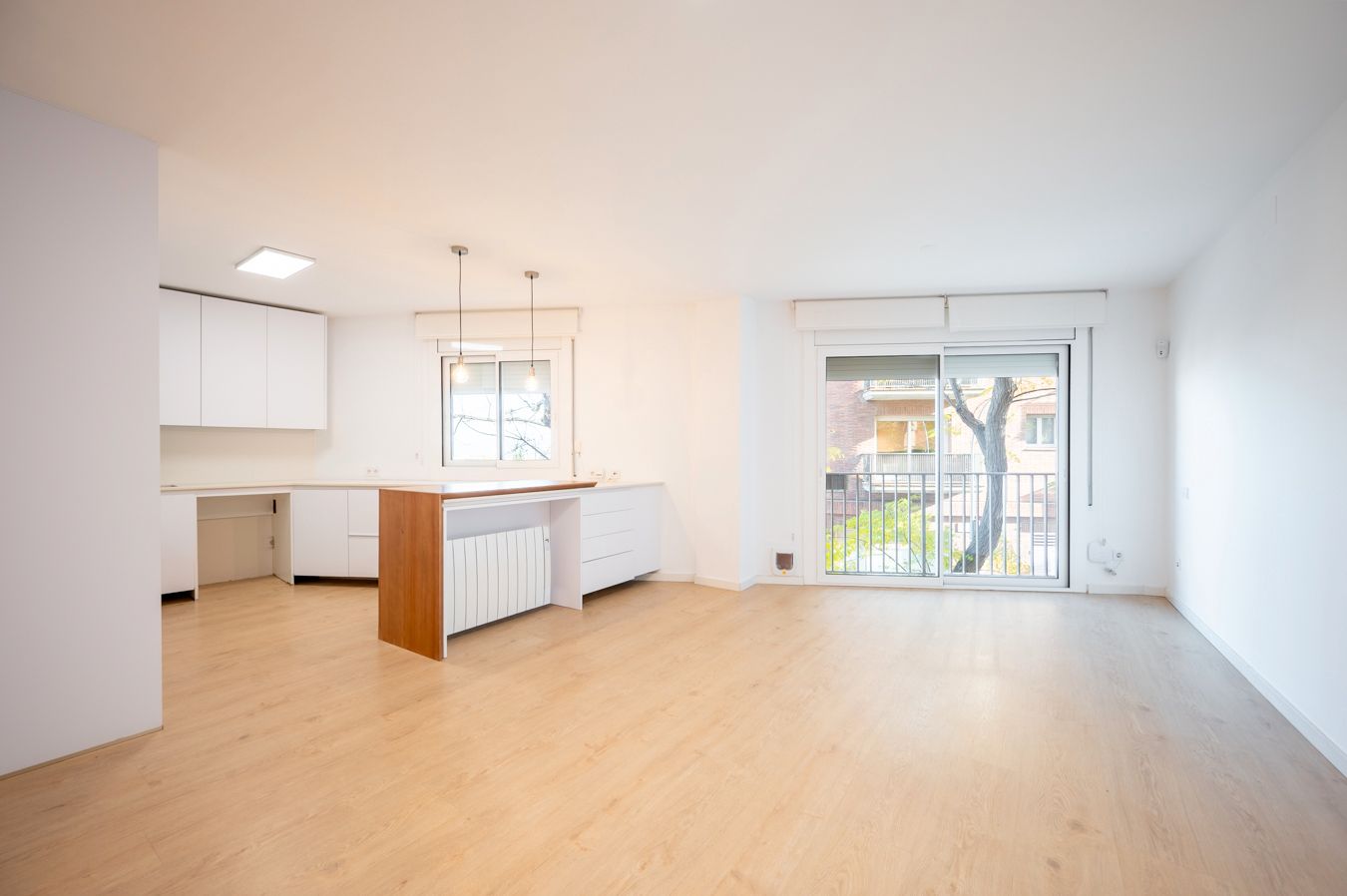 Exterior view of Flat for sale in Sant Cugat del Vallès  with Air Conditioner, Parquet flooring and Oven