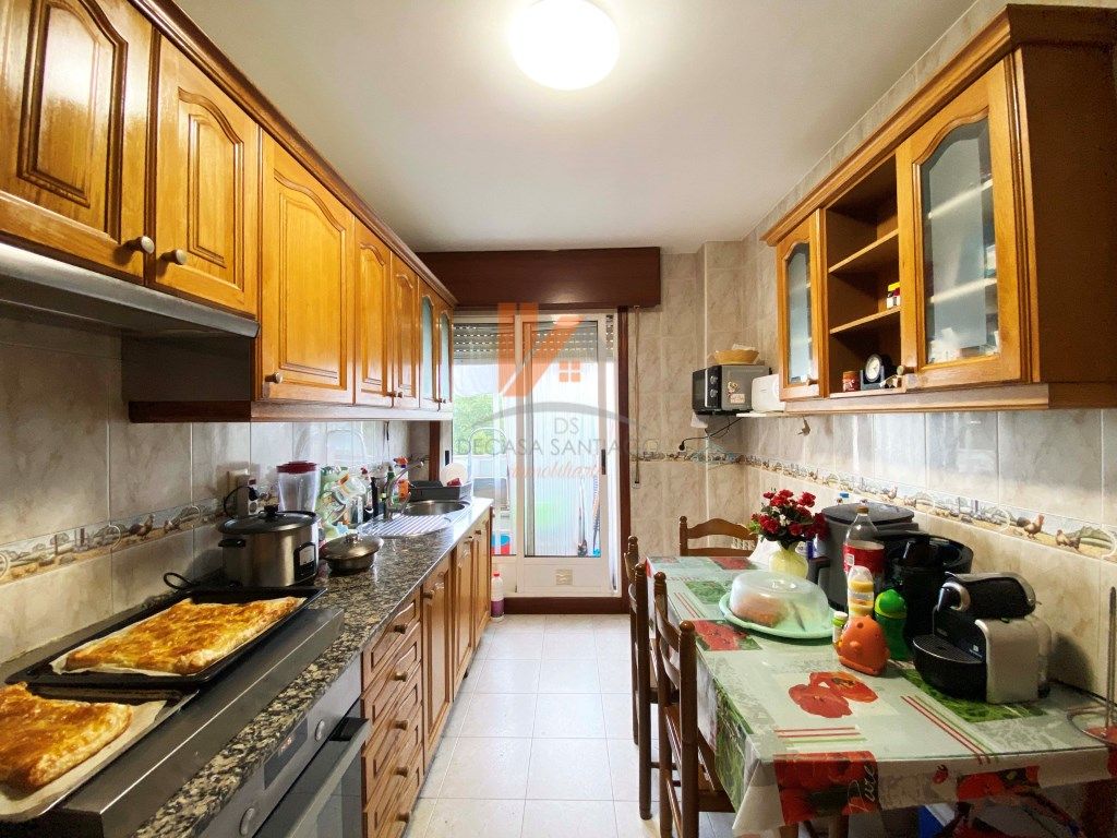 Kitchen of Flat for sale in Teo  with Oven