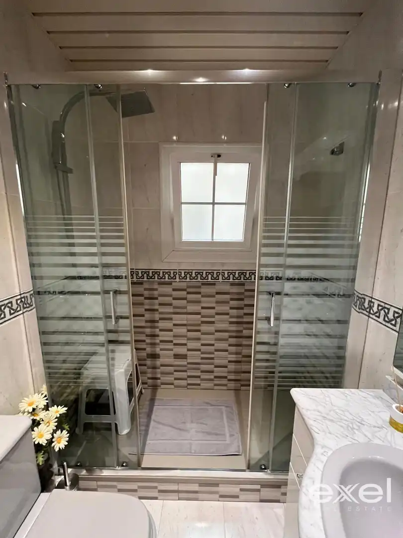 Bathroom of Flat for sale in Sant Joan Despí  with Air Conditioner, Heating and Terrace