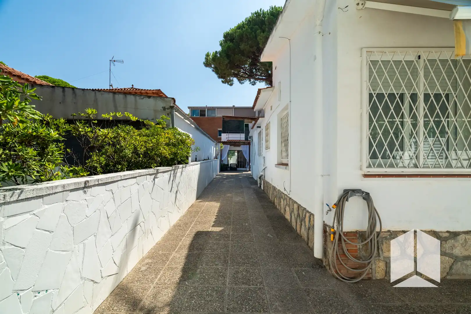 Vista exterior de Casa o chalet en venta en Castelldefels con Aire acondicionado, Terraza y Trastero