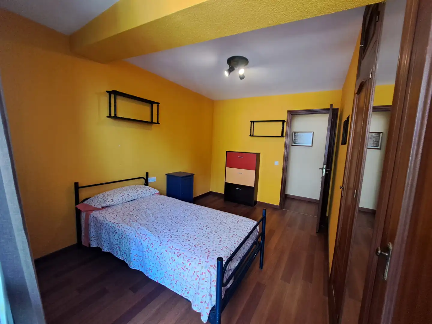 Habitación de Piso de alquiler en Marbella con Calefacción, Terraza y Amueblado
