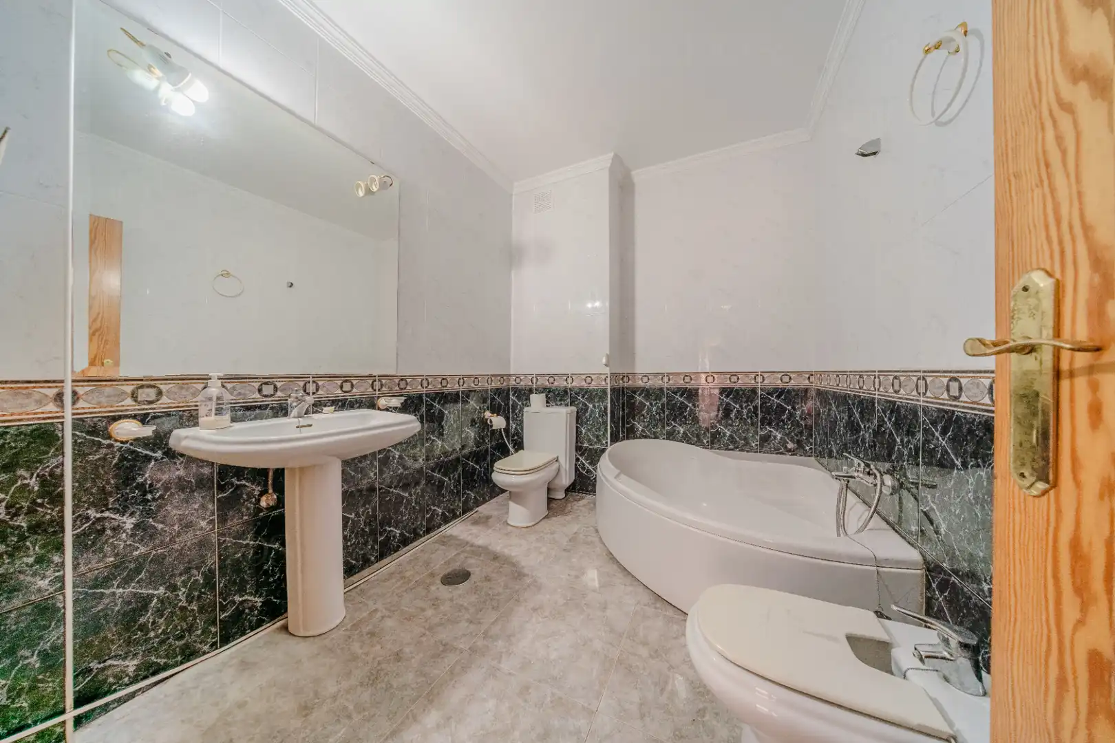 Baño de Piso en venta en Roquetas de Mar con Aire acondicionado