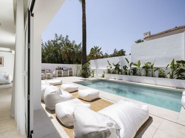 Villa con balcone in vendita a Nueva Andalucía