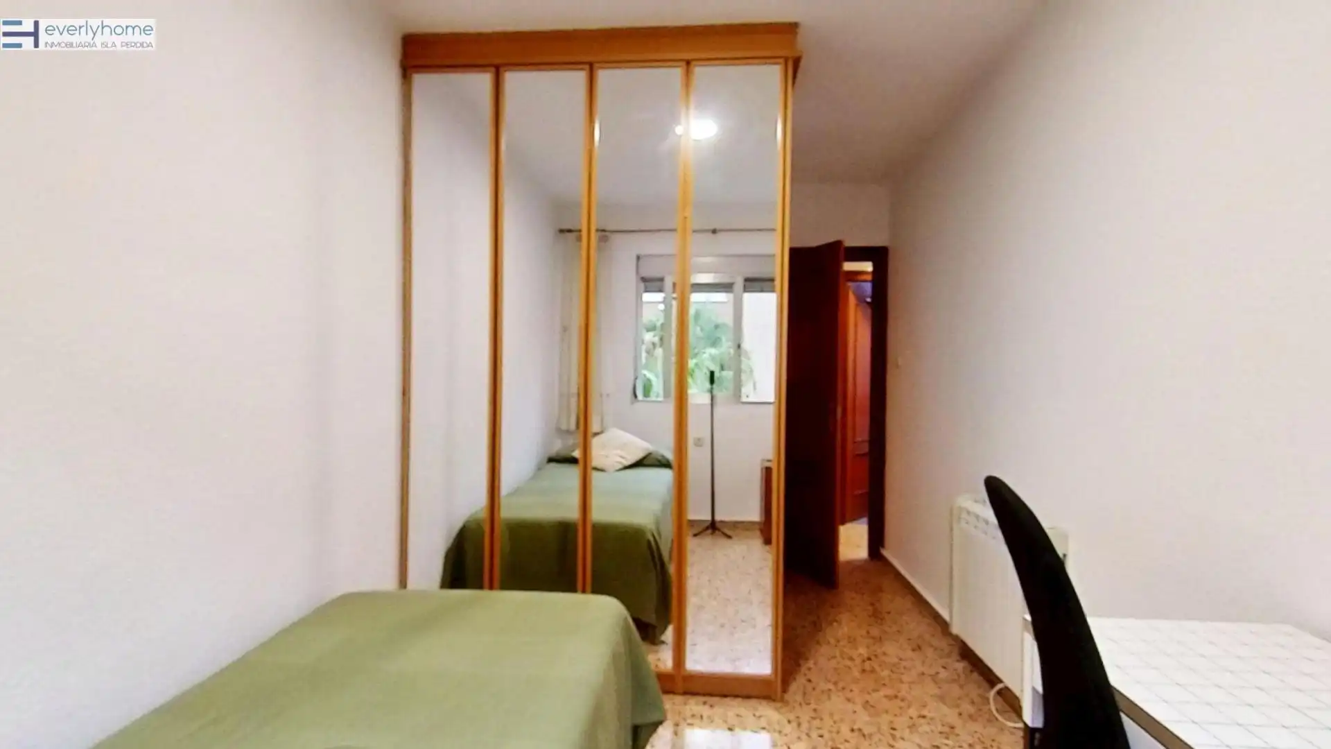 Bedroom of Flat for sale in Valencia  with Furnished and Balcony