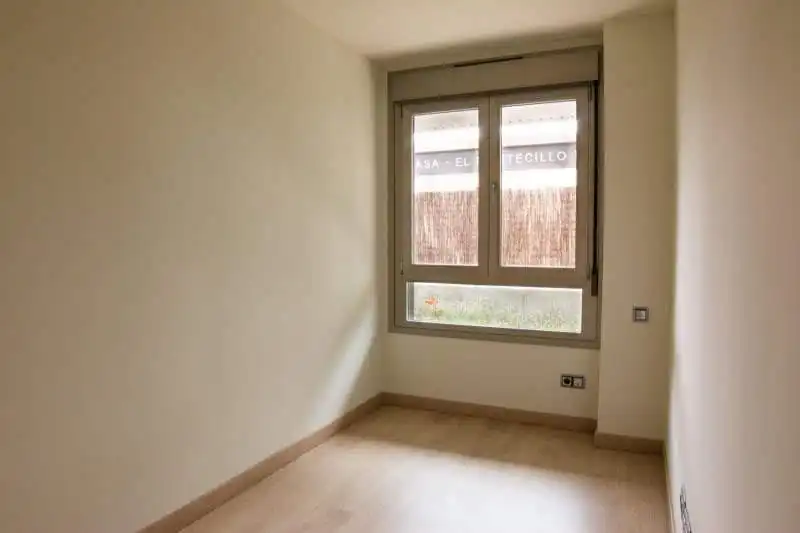 Dormitori de Pis de lloguer en Las Rozas de Madrid amb Aire condicionat, Terrassa i Traster