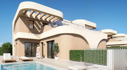 Villa adosada de nueva construcción con 3 dormitorios a la venta en Daya Nueva