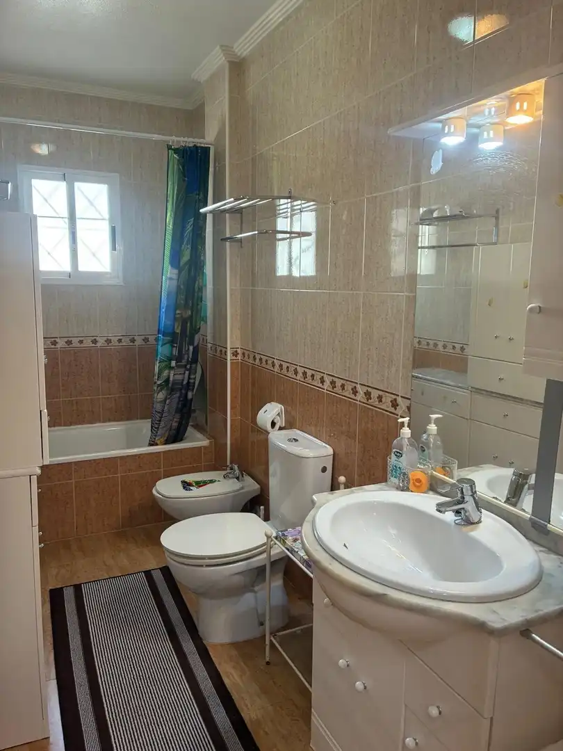 Bany de Casa o xalet en venda en Orihuela amb Jardí privat, Terrassa i Piscina