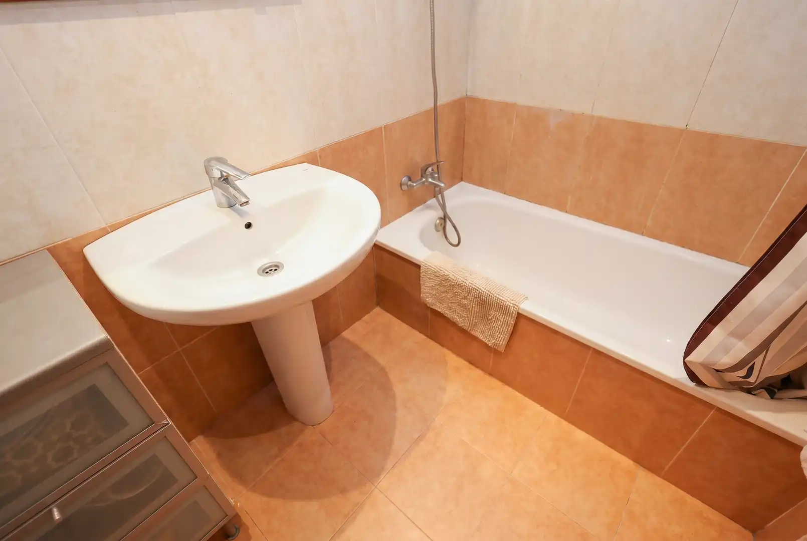Bathroom of Flat for sale in Barcelona