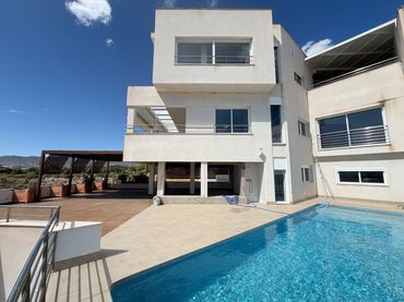 Xalet amb piscina en venda a El Hornillo
