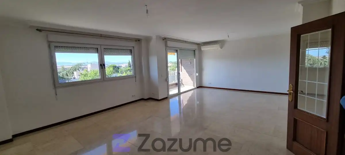 Living room of Flat for rent in Madrid  with Air Conditioner, Heating and Private garden