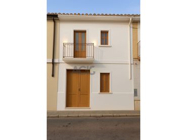Casa con balcone in vendita a CALLE NOU D'OCTUBRE
