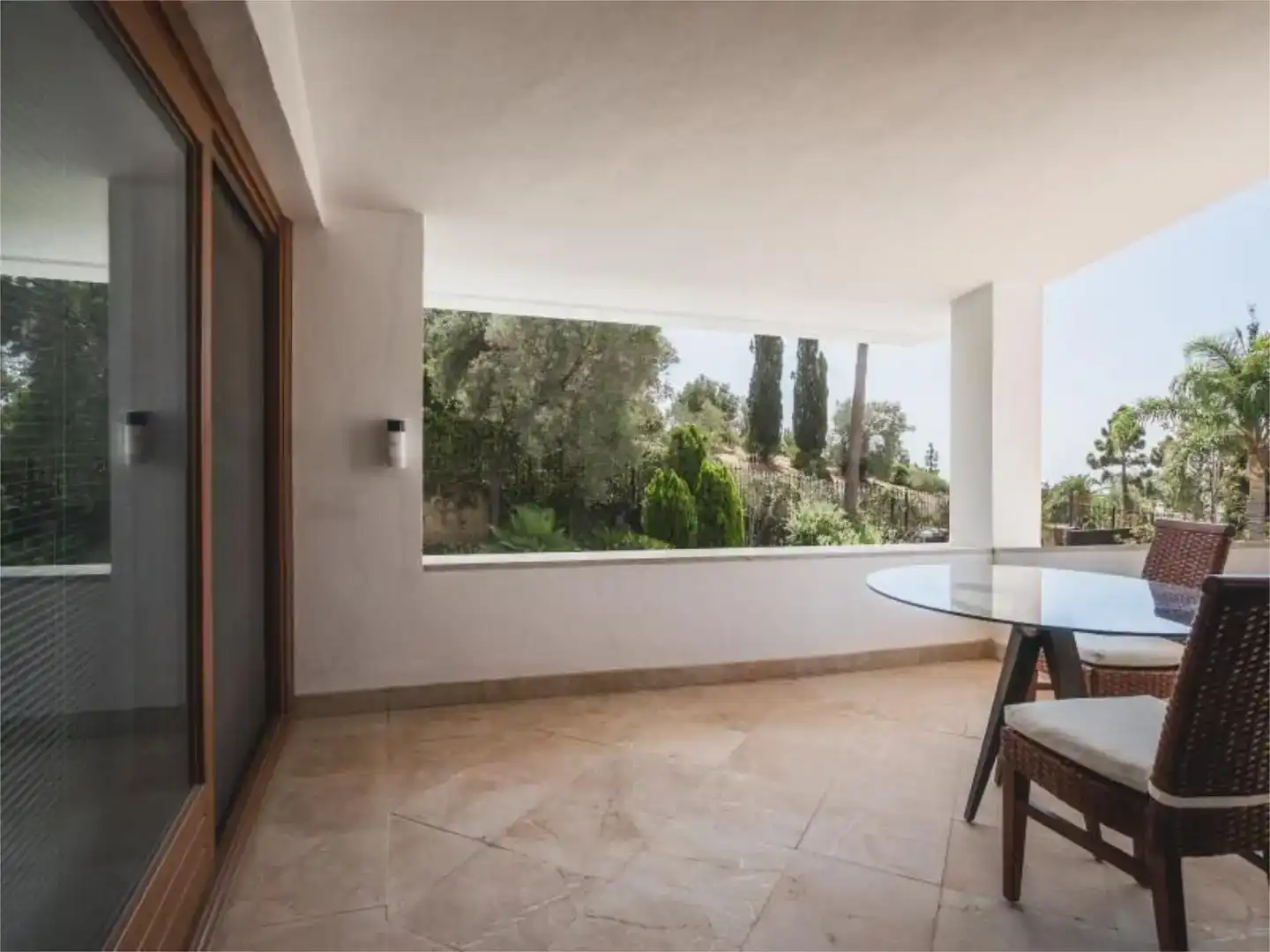 Terrassa de Casa o xalet en venda en Marbella amb Aire condicionat, Piscina i Balcó