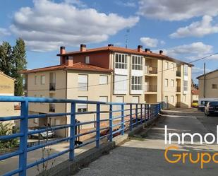 Außenansicht von Wohnungen zum verkauf in Baños de Rioja mit Terrasse
