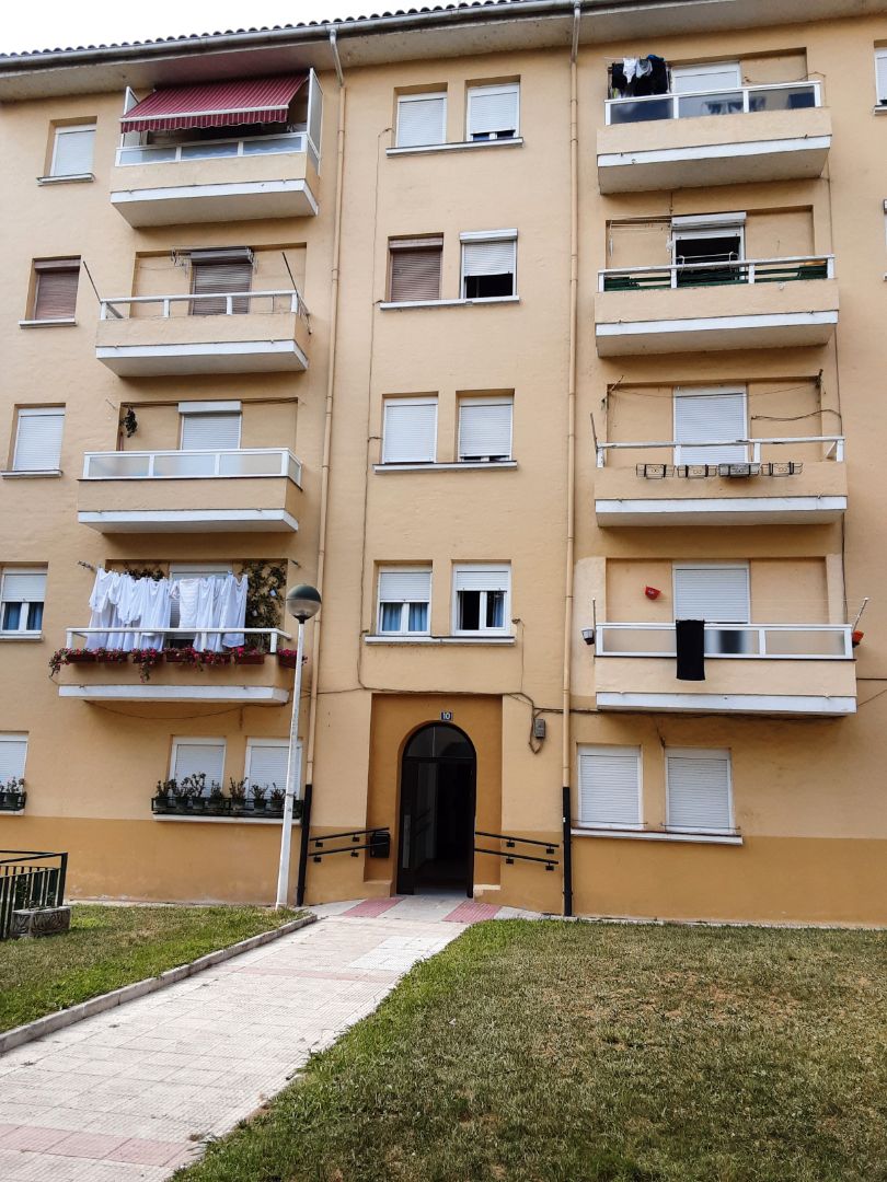 Vista exterior de Pis en venda en Laudio / Llodio amb Calefacció i Balcó