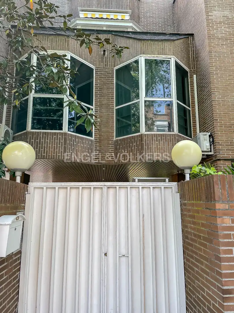 Vista exterior de Pis de lloguer en Madrid amb Aire condicionat, Calefacció i Jardí privat
