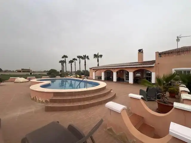Country house with pool for sale in Dolores