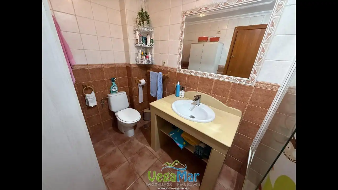 Badezimmer von Erdgeschoss zur Miete in Almuñécar