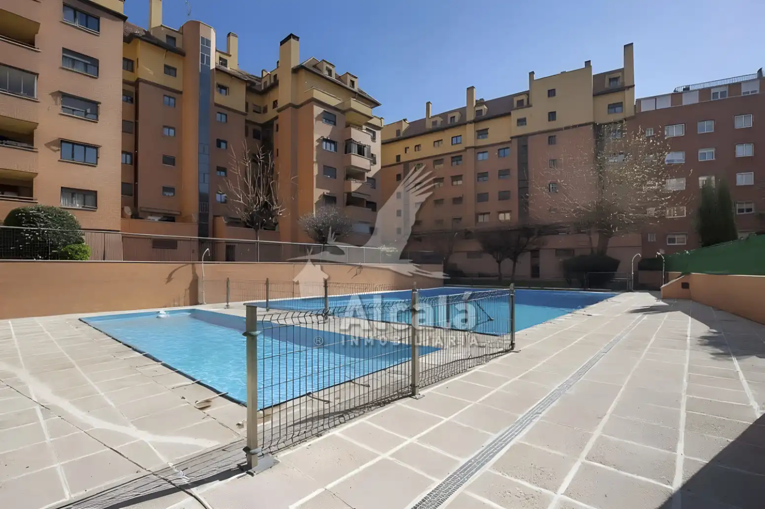 Swimming pool of Flat for sale in Alcalá de Henares  with Air Conditioner, Heating and Private garden