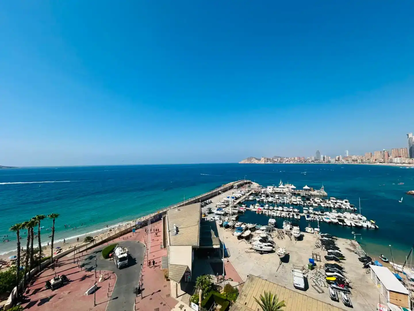 Vista exterior de Pis en venda en Benidorm amb Aire condicionat i Balcó