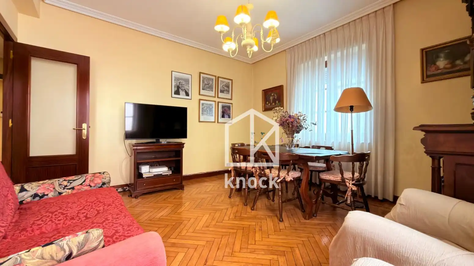 Living room of Flat for sale in Oviedo   with Heating and Parquet flooring