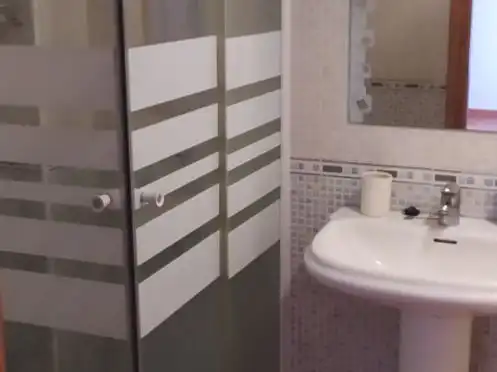 Baño de Piso en venta en Roquetas de Mar con Amueblado, Horno y Lavadora